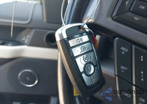 2018 Ford Expedition Max Platinum z USA, uszkodzony, nr VIN 1FMJK1MT2JEA22350